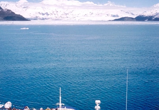 2001-06-United-States-Alaska-glacierfromship
